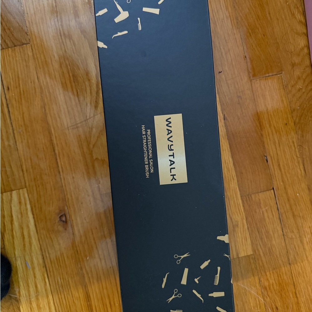 Wavytalk Professional Hair Straightener in Black and Gold